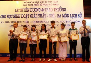 Giáo dục - du học - Tuyển sinh ĐH CĐ năm 2015:  Vừa xét tuyển thẳng vừa thi đại học