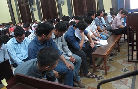 Pháp luật - Nhiều cán bộ đánh bạc trên mạng M88 hầu tòa