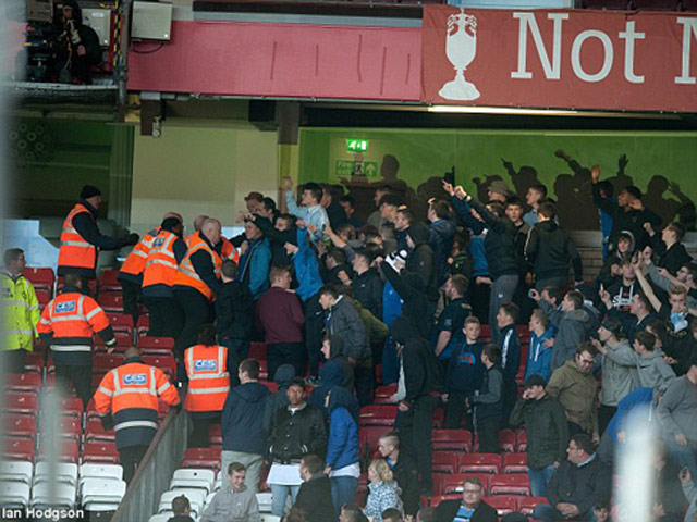 Bóng đá Ngoại hạng Anh - Bạo loạn derby U21 Manchester, 3 người bị bắt