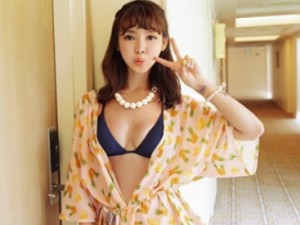 Xu hướng thời trang - Nàng sành điệu &quot;cao tay&quot; xử lý áo khoác kimono