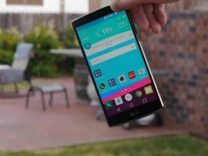 Dế sắp ra lò - Video: Thử độ bền LG G4 bằng cách thả rơi