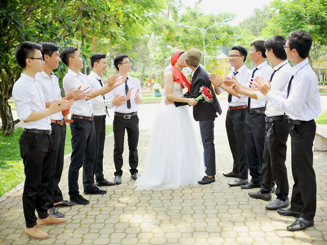 Bạn trẻ - Cuộc sống - “Đám cưới kỷ yếu” độc, lạ của sinh viên Sài Gòn