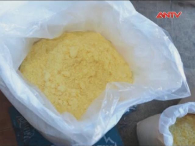 Thị trường - Tiêu dùng - Bắt quả tang cơ sở chế biến đường bằng axít photphoric