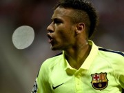 Bóng đá - Bị chặn đường, Neymar suýt tông xe vào CĐV