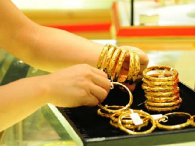 Tài chính - Bất động sản - Giá vàng bất ngờ giảm sâu, USD tăng nhẹ
