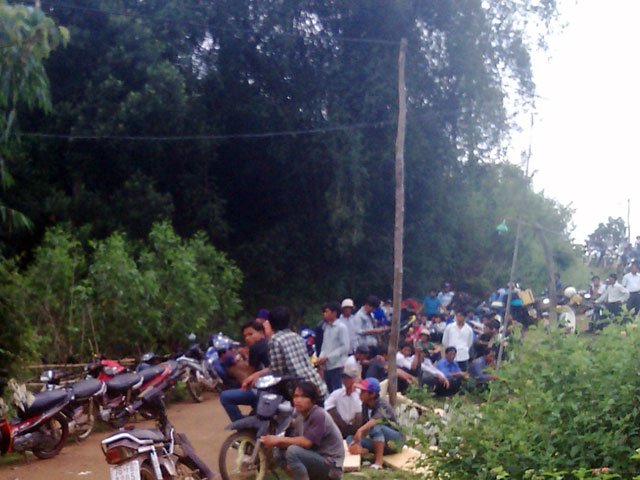 Tin tức trong ngày - Bốc sắn lên ô tô, 3 người bị sét đánh chết tại chỗ