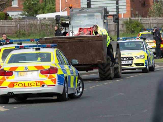 Tin tức trong ngày - Anh: 6000 người tưởng niệm chú bò bị cảnh sát bắn chết