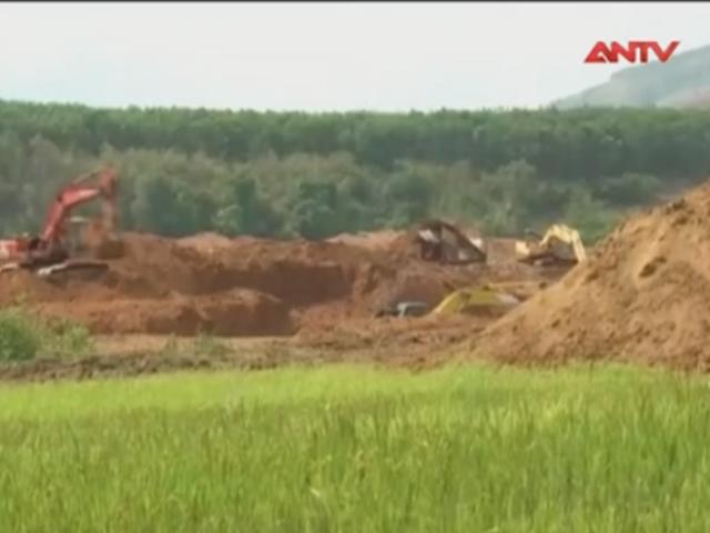Video An ninh - Sông suối, ruộng vườn bị xới tung để tìm vàng