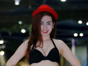 Giới trẻ - DJ Trang Moon: Đến hồ bơi chẳng nhẽ mặc sơ mi?