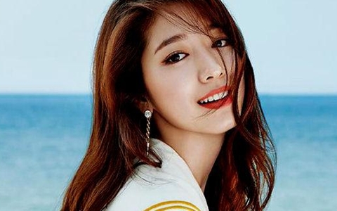 Tư vấn làm đẹp - Móng tay đỏ