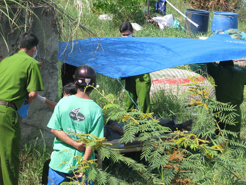 Tin tức trong ngày - Đang nhậu dở, lội sông bắt ốc bị nước cuốn trôi