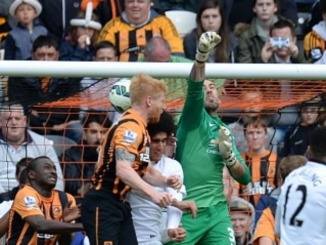 Bóng đá - Valdes "bay lượn", cứu thua xuất thần tựa De Gea