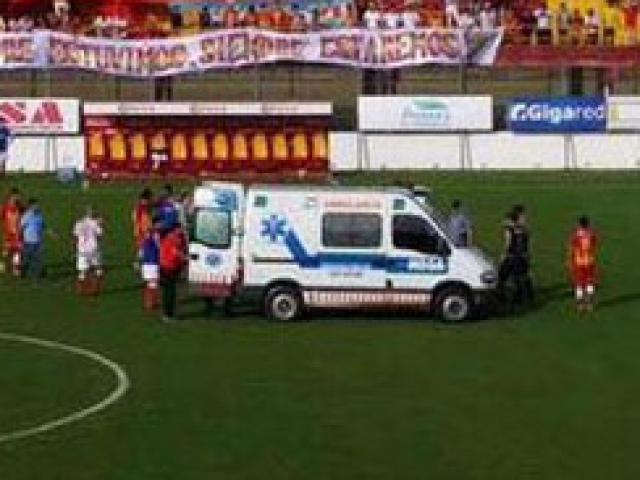 Bóng đá - Kinh hoàng: Va chạm trên sân, "sao" Argentina thiệt mạng