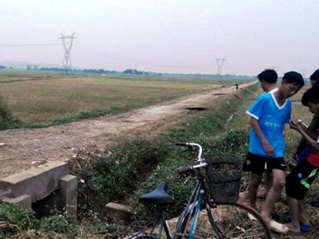 Tin tức trong ngày - Đi làm đồng về, hai mẹ con bị sét đánh chết