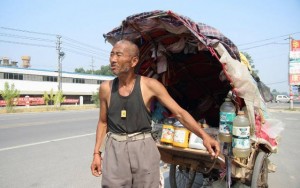 Giới trẻ - Cụ ông lang bạt suốt hai tháng tìm vợ mất tích