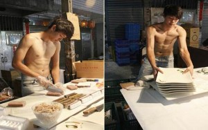 Bạn trẻ - Cuộc sống - &quot;Hot boy bán bánh&quot; khoe thân hình 6 múi ở chợ