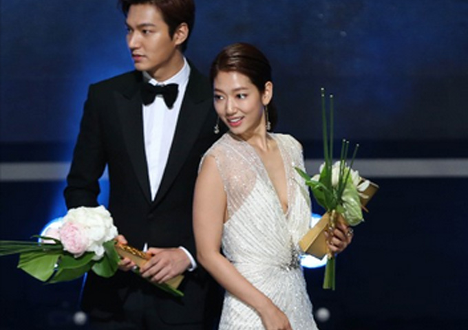 Lee Min Ho và người tình màn ảnh ẵm giải tại “Oscar Hàn“