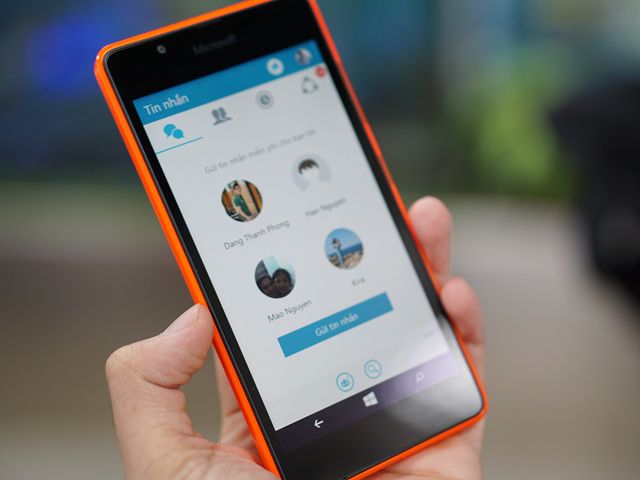 Điện thoại “tự sướng” Lumia 540 lên kệ