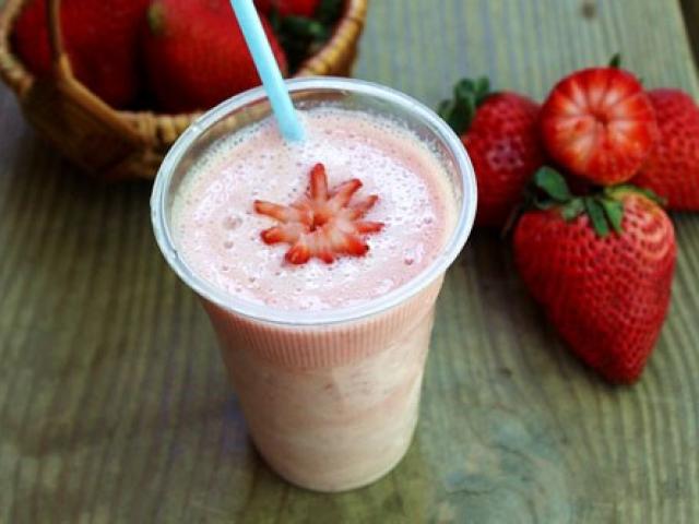 Ẩm thực - Thổi bay nắng nóng với sinh tố dâu tây mát lịm