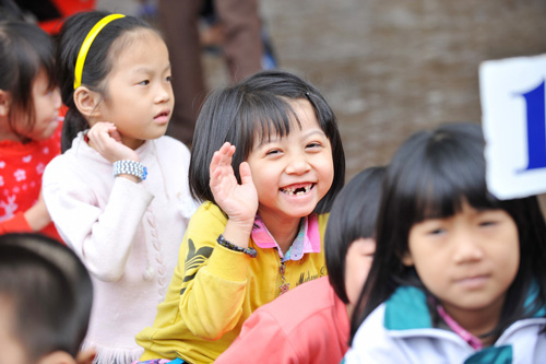 Bạn trẻ - Cuộc sống - Nụ cười hồn nhiên của trẻ em vùng nông thôn