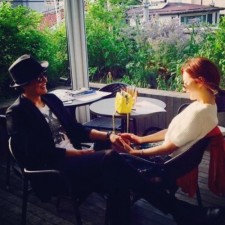 Phim - Fan hào hứng bình luận ảnh hẹn hò của Bae Yong Joon