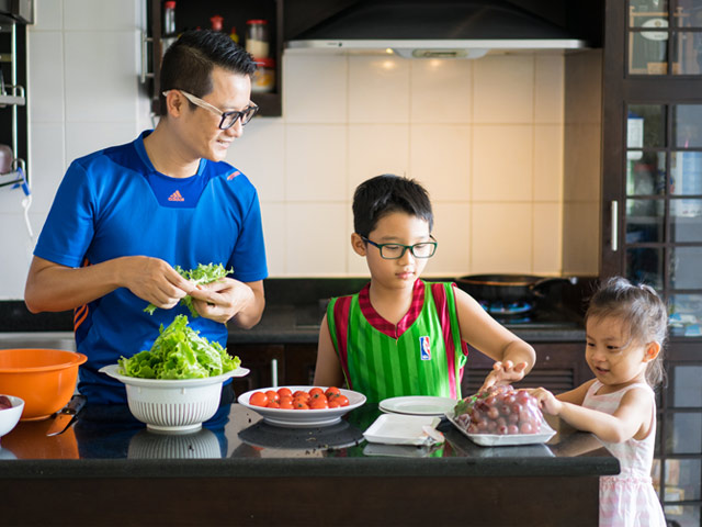 Đời sống Showbiz - Một ngày của "ông chồng đảm" Hoàng Bách