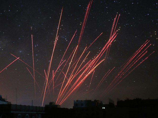 Tin tức trong ngày - Phiến quân Yemen nã đạn, giết hàng ngàn người