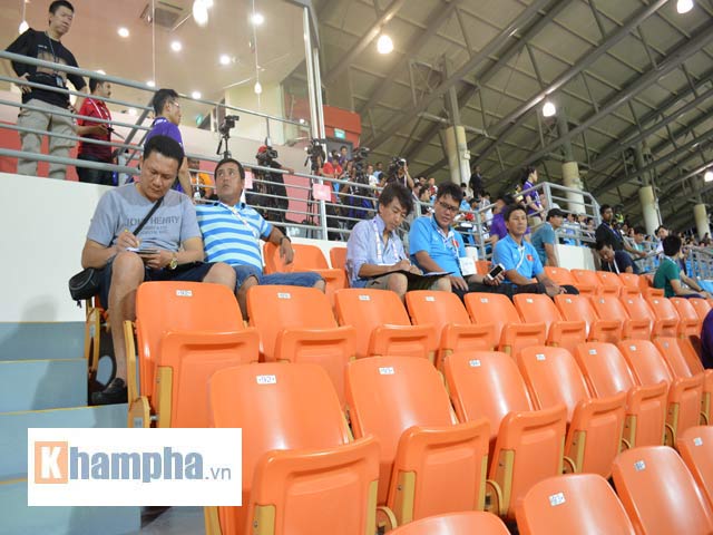 SEA Games 29 - HLV Miura xem giò U23 Malaysia chuẩn bị quyết đấu