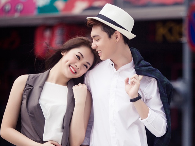 Ca nhạc - MTV - "Trai xinh, gái đẹp" Vietnam Idol tình tứ dạo phố