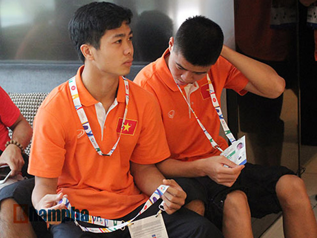 Bóng đá - Chống bán độ, U23 VN tắt điện thoại, không gặp người lạ