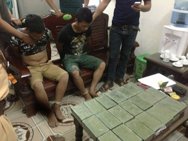 Pháp luật - 9X vận chuyển 40 bánh heroin bằng taxi