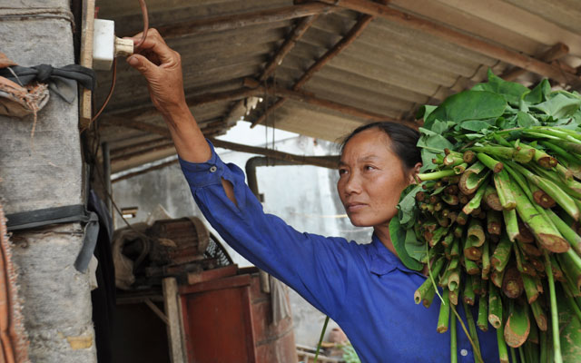 Thị trường - Tiêu dùng - Tìm cách tiết kiệm điện giữa mùa hè