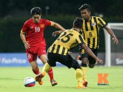 Tin bên lề bóng đá - Bị U23 VN “hành xác”, cầu thủ U23 Malaysia gục ngã