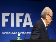 Bóng đá - Blatter bị &quot;đâm&quot; sau lưng, FIFA lộ mối làm ăn bí mật