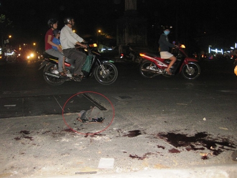 Pháp luật - Hỗn chiến trong đêm, một thanh niên bị chém chết