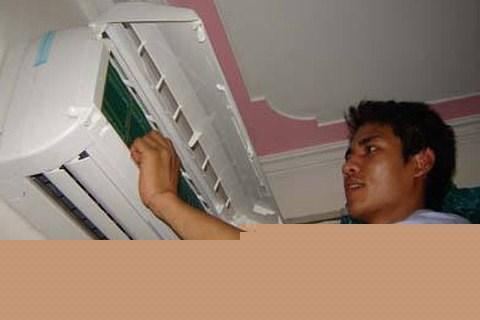 Thị trường - Tiêu dùng - Thợ điều hòa "hốt bạc" ngày nóng