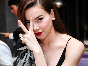 Người mẫu - Hoa hậu - Hồ Ngọc Hà xuất hiện rạng rỡ đối mặt với scandal