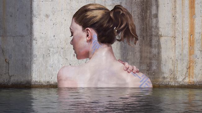 Phi thường - kỳ quặc - Ngắm những cô gái “khỏa thân tắm bên hồ” tuyệt đẹp