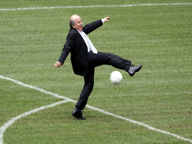 Bóng đá - Blatter: "Tội đồ FIFA" hay "Người hùng quê nhà"