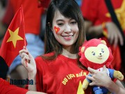 Bóng đá - Tiến vào BK, U23 VN kí mỏi tay tặng fan nữ xinh