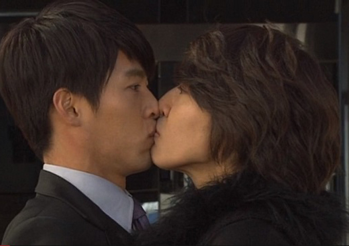 Phim - 8 nụ hôn “tai nạn” ấn tượng nhất màn ảnh châu Á