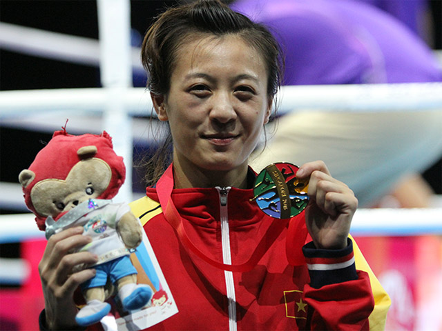 Thể thao - Người đẹp boxing Việt: "Đánh đại" lại hái được Vàng