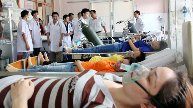 Tin tức trong ngày - Công nhân ngất xỉu hàng loạt tại công ty may mặc