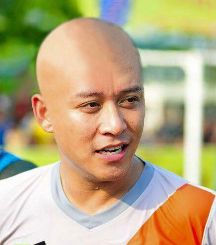 Ca nhạc - MTV - Tuấn Hưng bị cổ động viên Thái Lan “bắt cạo trọc đầu"