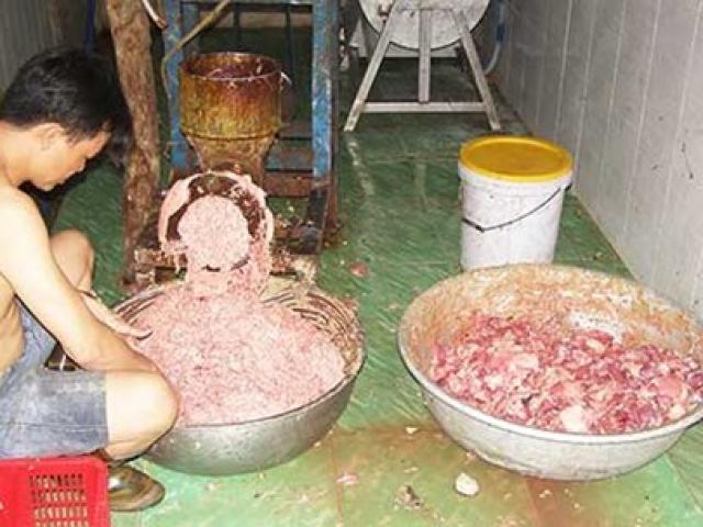 Video An ninh - Hoảng hồn công nghệ làm bò viên từ thịt thối