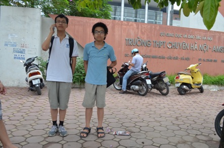 Giáo dục - du học - Thi vào lớp 10: Mặc quần cộc không được vào trường Hà Nội Amsterdam