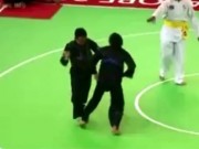 Thể thao - Thi Pencak Silat dùng Muay Thái triệt hạ đối thủ