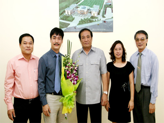 Bóng đá - Diễn biến vụ tố cáo hai quan chức VFF nhận hối lộ