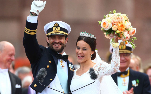 Tin tức trong ngày - Đám cưới cổ tích của cựu mẫu ngực trần và Hoàng tử Thụy Điển