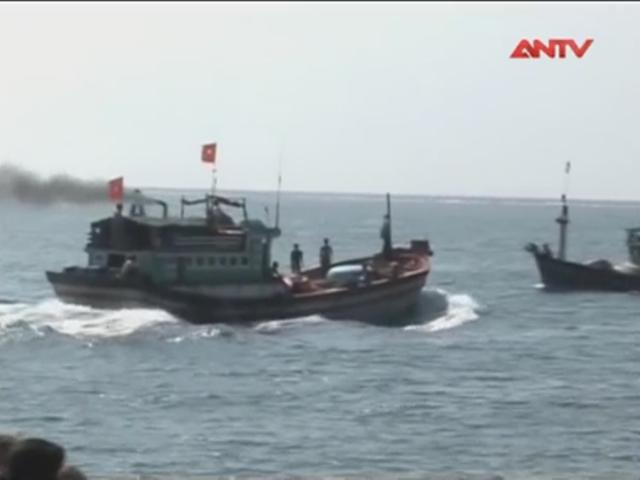 Video An ninh - Tàu Trung Quốc đập phá, cướp tài sản ngư dân Quảng Ngãi